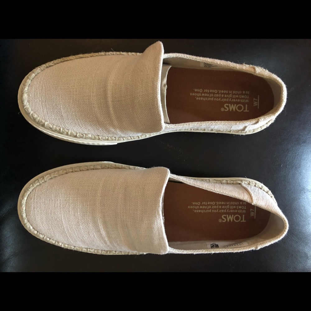BRAND NEW IN BOX TOMS NEVER WORN